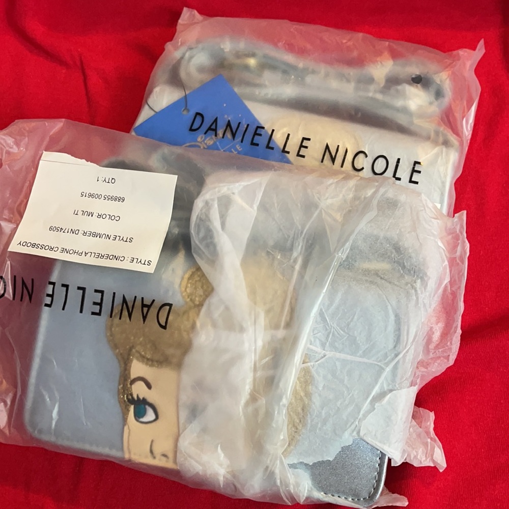 NWT Disney Danielle Nicole Cinderella Purse - Picture 2 of 3